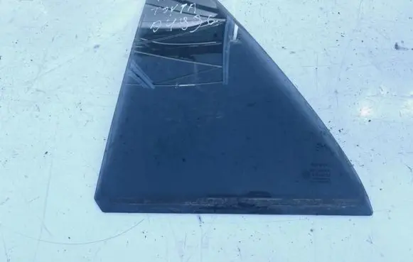 Rear vent window glass