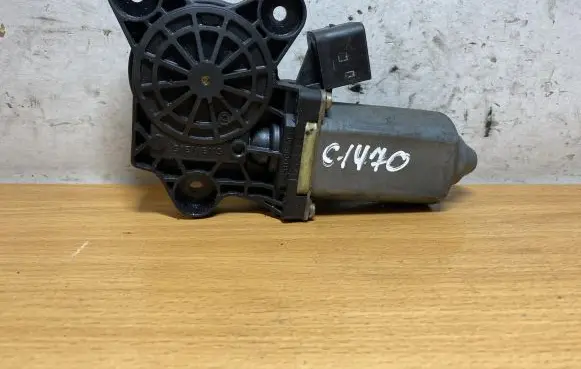 Mercedes-Benz C W203 Front door electric window regulator 119651105 C1470