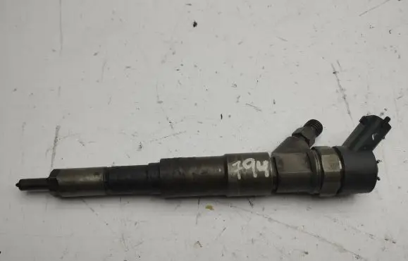 BMW 5 E39 Fuel injector 7785985 0445110048