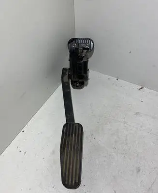 Volvo V70 Accelerator throttle pedal 30636004 6PV00853701