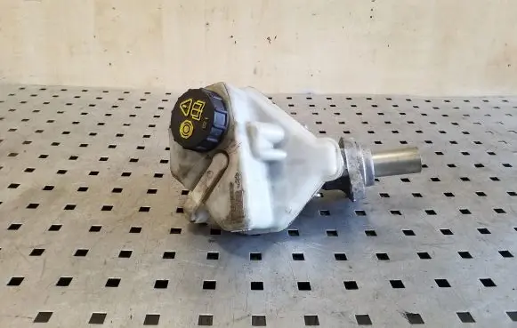 Volvo XC70 Master brake cylinder 03350885571 03350885561