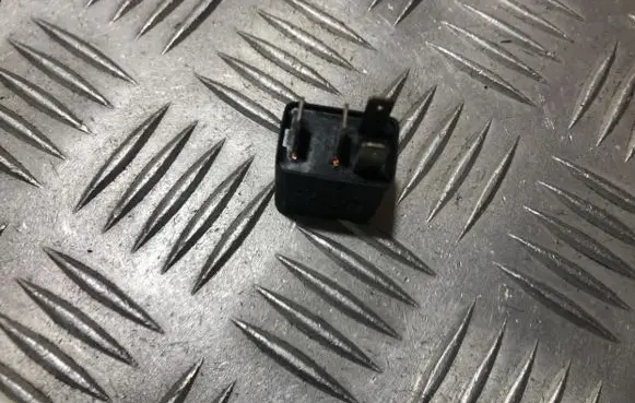 Fiat Punto (188) Other relay 46520421 702.30