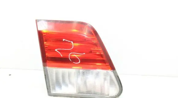 Toyota Avensis T270 Tailgate rear/tail lights