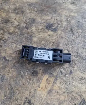 Nissan Micra Airbag deployment crash/impact sensor 98830AY000 0285003019