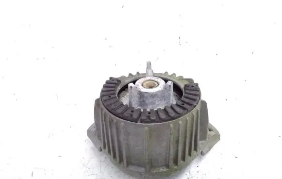 Mercedes-Benz E W212 Engine mount bracket A2042400417