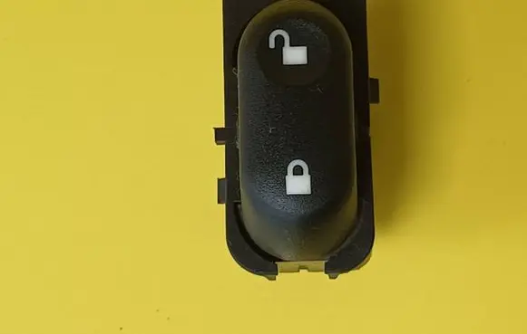 Ford Maverick Central locking switch button 