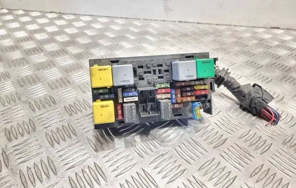 Mercedes-Benz ML W164 Fuse module A1645402972 YDP2929106
