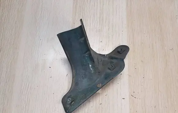 Skoda Fabia Mk2 (5J) Fender mounting bracket 5J0821142