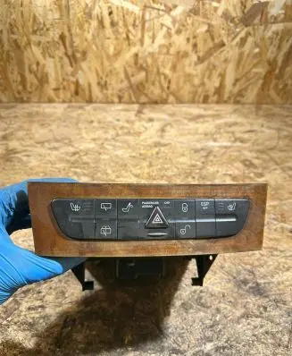 Mercedes-Benz E W211 Dashboard storage box/compartment a2116800552