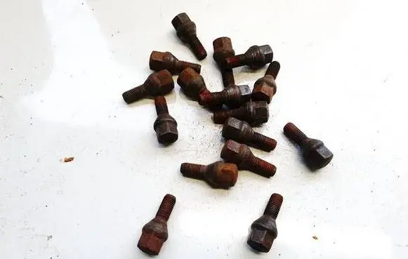 Nissan Note (E11) Nuts/bolts 