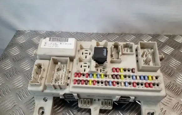 Ford Focus Fuse module 4M5T14A073BG 519098602