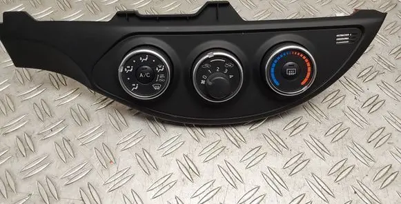 Toyota Yaris Climate control unit T0X0TA 554060D390