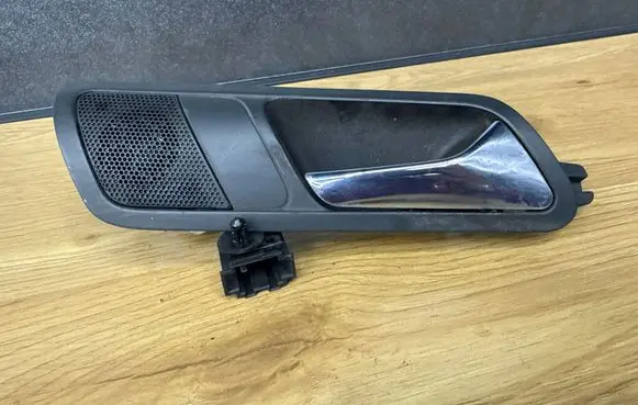 Volkswagen PASSAT B6 Rear door interior handle 3C4839114 LL4XCZVG5