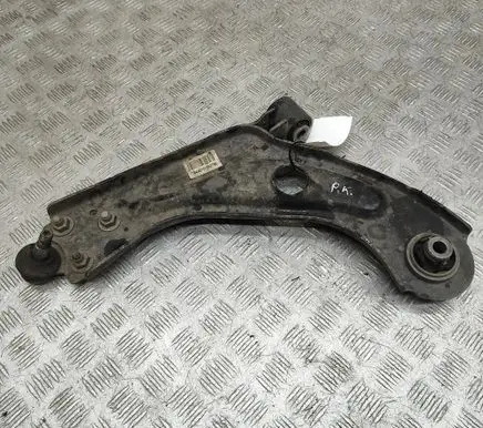 Peugeot 308 Front lower control arm/wishbone 9846329780