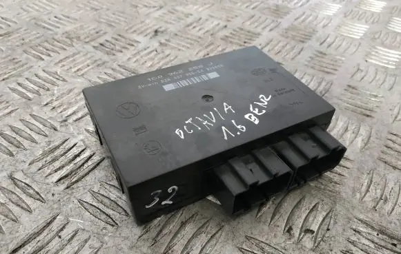 Skoda Octavia Mk1 (1U) Central body control module 1C0962258J