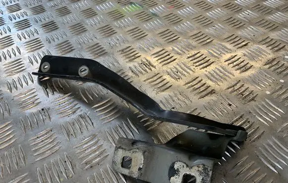 Nissan Qashqai Engine bonnet/hood hinges