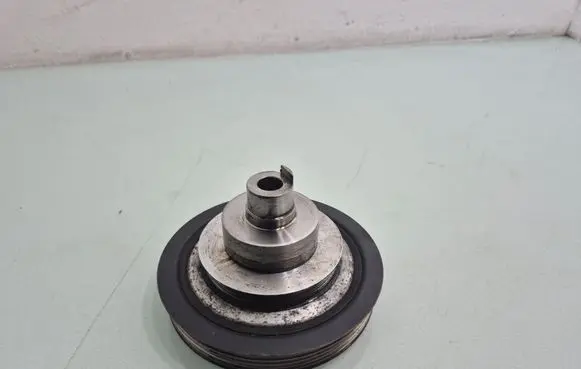 Peugeot 2008 I Crankshaft pulley E103118A