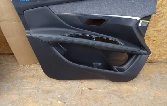 Peugeot 3008 II Front door card panel trim