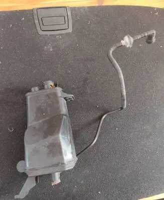 Audi TT Mk1 Active carbon filter fuel vapour canister 8N0201803M 8N0201803
