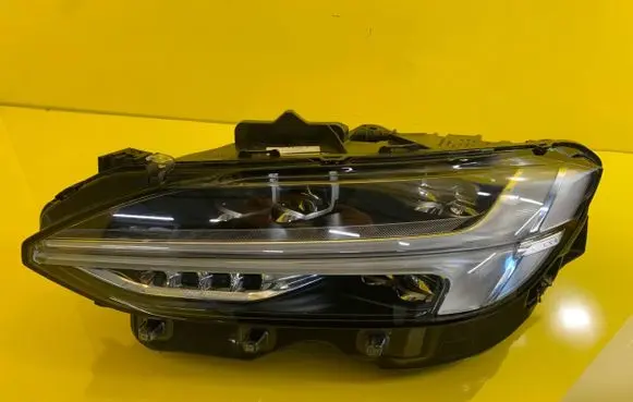 Volvo S90, V90 Headlight/headlamp 32228676