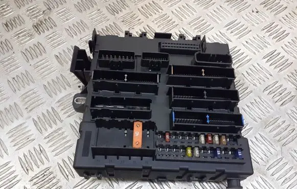 Opel Vectra C Fuse box cover 13189926