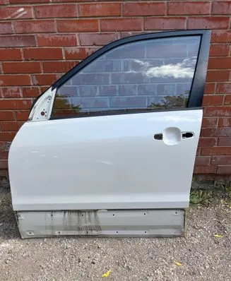Suzuki Grand Vitara II Front door