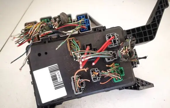 Ford Mondeo Mk III Fuse box set 4s7t14a073ab 4s7t-14a073-ab
