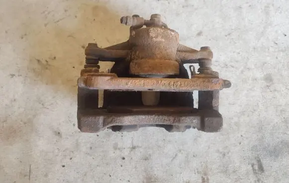 Toyota Corolla Verso AR10 Front brake caliper