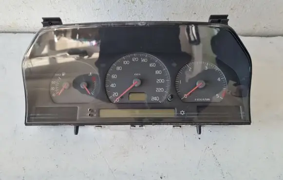 Speedometer (instrument cluster)