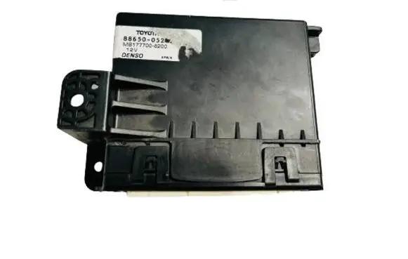 Toyota Avensis T270 Air conditioning/heating control unit 8865005252