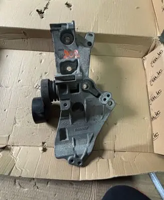 Nissan Qashqai Generator/alternator bracket 8200669495