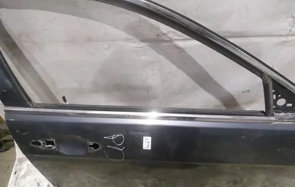 Honda Accord Front door glass trim molding 