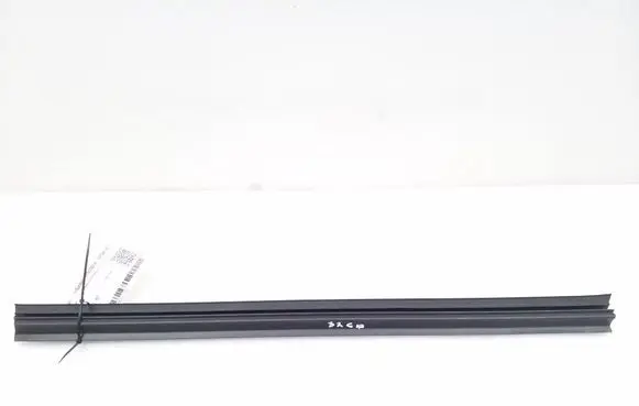 Nissan Qashqai Front door trim bar 