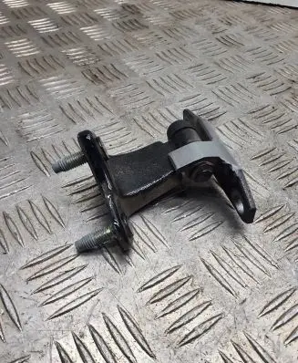 Infiniti Q70 Y51 Rear door upper hinge