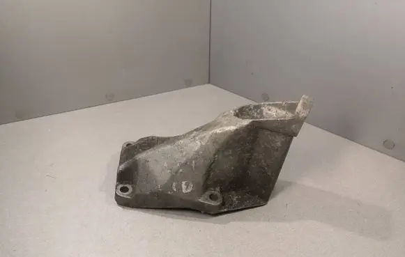 Audi A6 S6 C5 4B Engine mounting bracket 8D0199307P