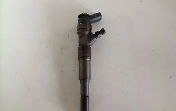 BMW 5 E60 E61 Fuel injector 7794435