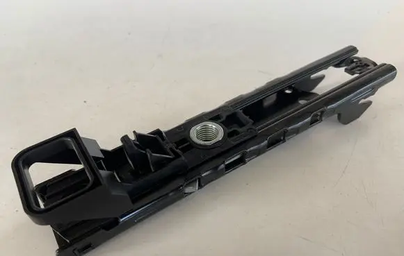 Audi Q7 4M Seat belt adjustment rail 4M0857819