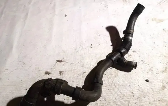 Volvo V70 Engine coolant pipe/hose s4000211