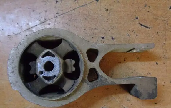 Peugeot 508 Engine mounting bracket 9683029080