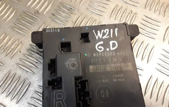 Mercedes-Benz E W211 Door control unit/module 2118201626 A2118201626