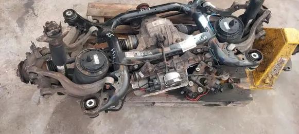 Audi Q7 4M Rear axle beam 