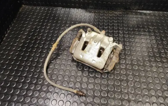 Nissan Leaf I (ZE0) Front brake caliper