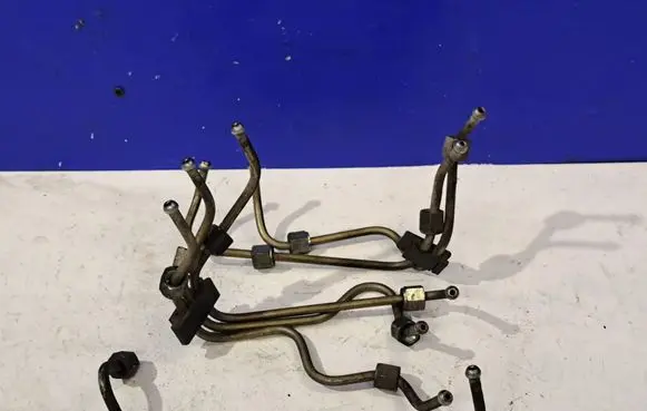 Volvo V70 Fuel line pipe 31272679 31272680