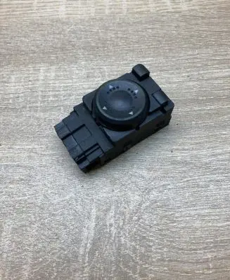 Wing mirror switch