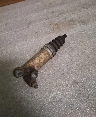 Audi 80 90 S2 B4 Clutch slave cylinder 4A0721261