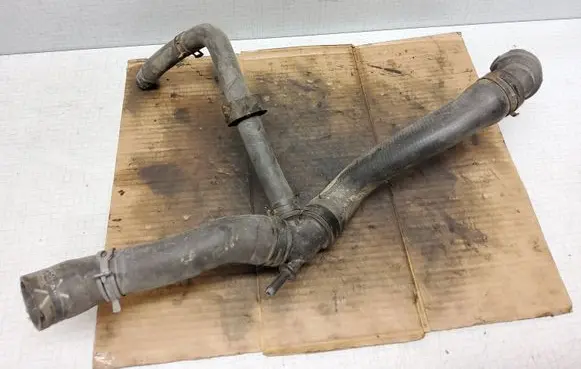 Volkswagen Golf IV Engine coolant pipe/hose