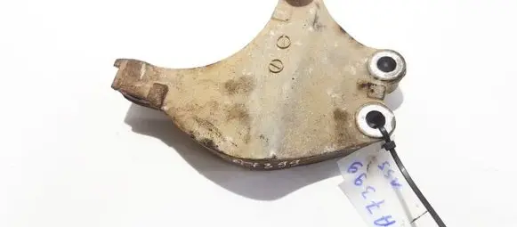 Mazda Xedos 9 Engine mounting bracket