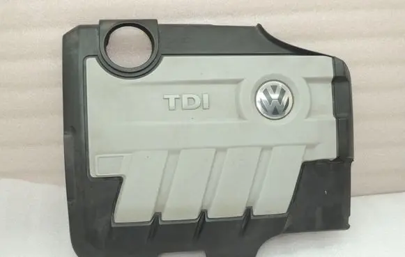 Volkswagen Tiguan Engine cover (trim) 03L103925AM