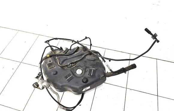 Land Rover Evoque I AdBlue liquid reservoir GJ325J228A