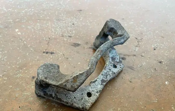 Ford Mondeo Mk III Front Brake Caliper Pad/Carrier